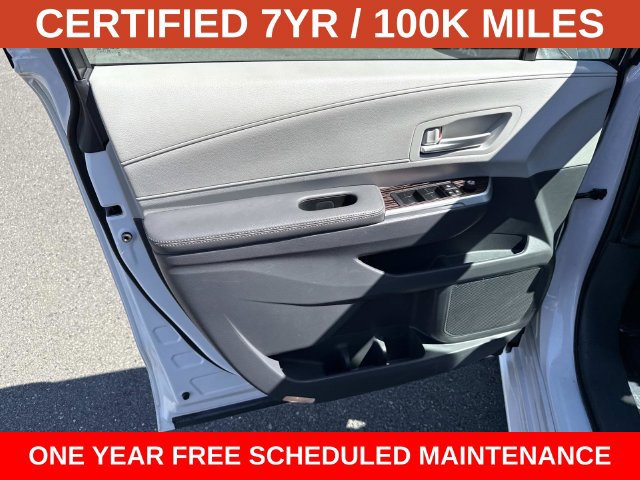 Used 2024 Toyota Sienna XLE w/ XLE Plus Package FWD image 13