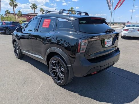 Certified 2025 Nissan Kicks SR FWD image 9
