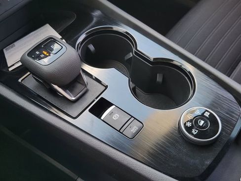 Certified 2025 Nissan Rogue SV image 18