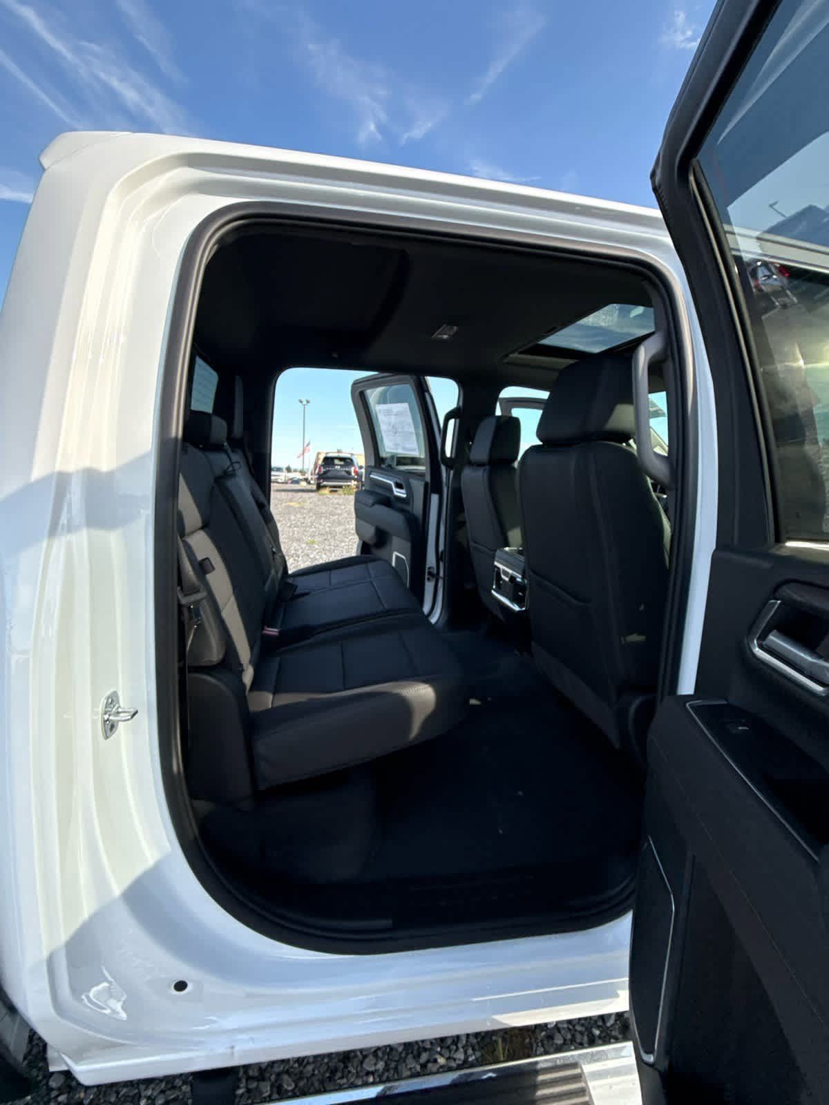 New 2026 GMC Sierra 3500 SLT w/ SLT Premium Package AWD/4WD image 37