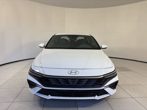 New 2025 Hyundai Elantra Hybrid FWD image 8