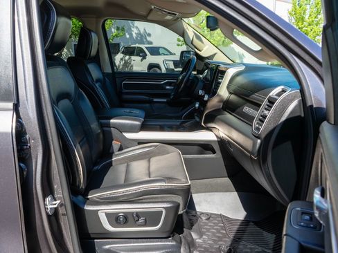 Used 2019 RAM 1500 Laramie AWD/4WD image 10