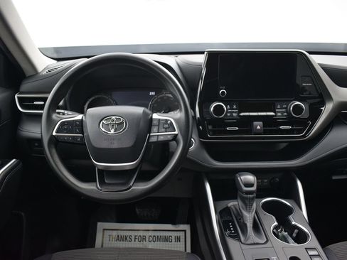 Used 2023 Toyota Highlander L FWD image 16