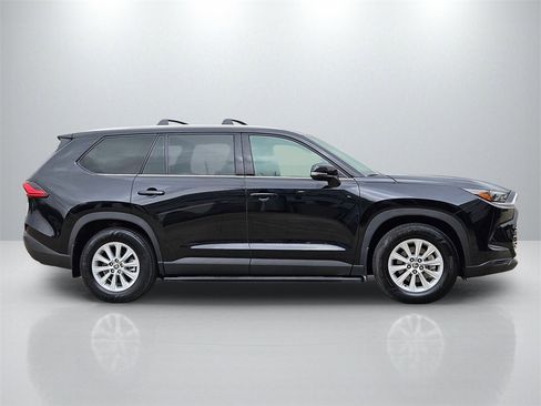 Used 2024 Toyota Grand Highlander XLE image 4