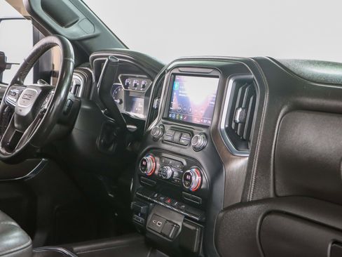 Used 2022 GMC Sierra 2500 AT4 w/ Snow Plow Prep/Camper Package image 27