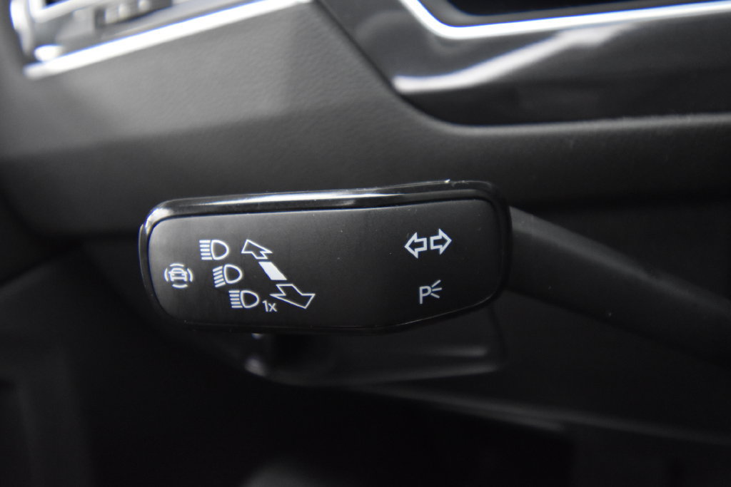 Used 2022 Volkswagen Tiguan SE FWD image 34