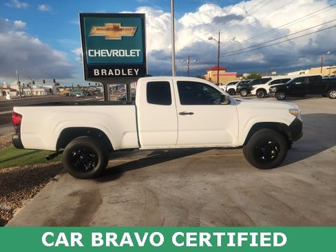 Used 2022 Toyota Tacoma SR image 3