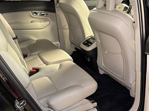 Used 2020 Volvo XC90 T6 Momentum w/ Protection Package Premier image 13