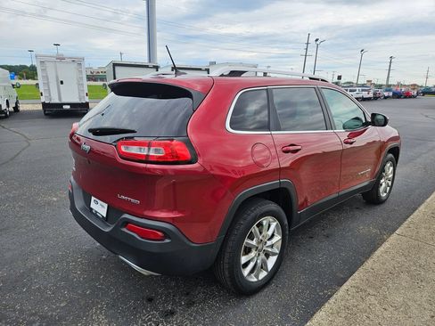 Used 2015 Jeep Cherokee Limited w/ Luxury Group AWD/4WD image 6