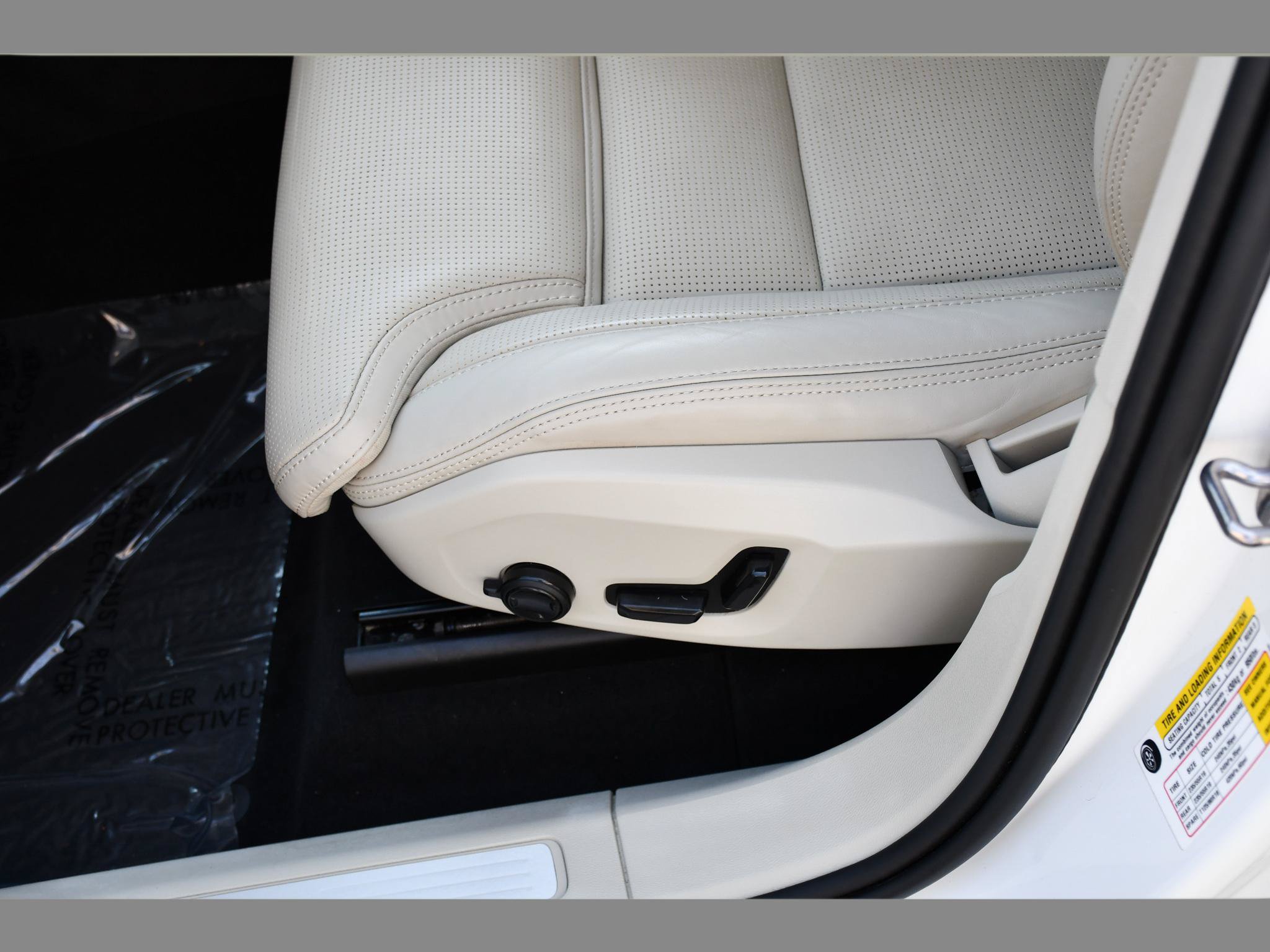 Used 2022 Volvo XC60 B5 Inscription w/ Protection Package FWD image 34