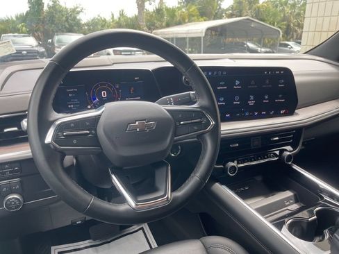 Used 2025 Chevrolet Suburban Z71 AWD/4WD image 13