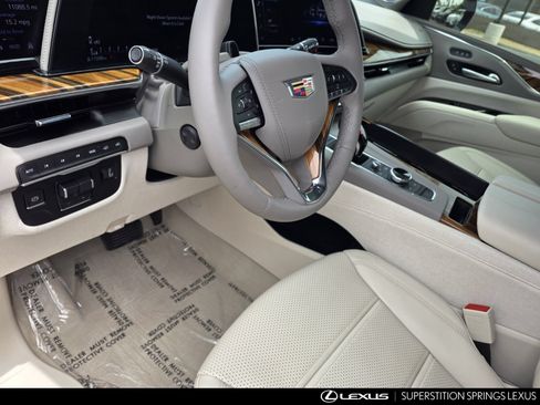 Used 2024 Cadillac Escalade Premium Luxury Platinum w/ Heavy-Duty Trailer Package AWD/4WD image 13
