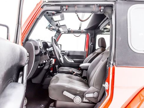 Used 2017 Jeep Wrangler Sahara image 34