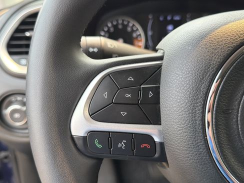 Used 2018 Jeep Renegade Latitude AWD/4WD image 14