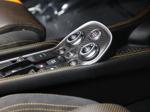 Used 2019 McLaren 570S Spider RWD image 95