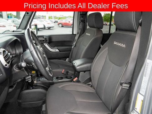 Used 2017 Jeep Wrangler Unlimited Sahara w/ Connectivity Group AWD/4WD image 11