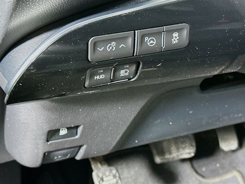 Used 2022 Toyota Prius Limited w/ Premium Convenience Package image 17