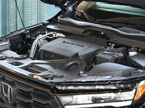 New 2025 Honda Pilot Sport image 33