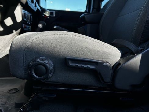 Used 2024 Jeep Wrangler Willys image 13