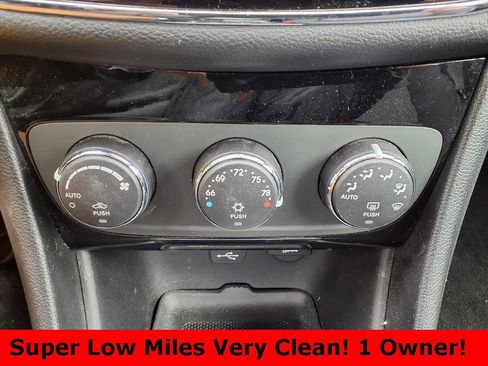 Used 2012 Chrysler 200 Touring image 17