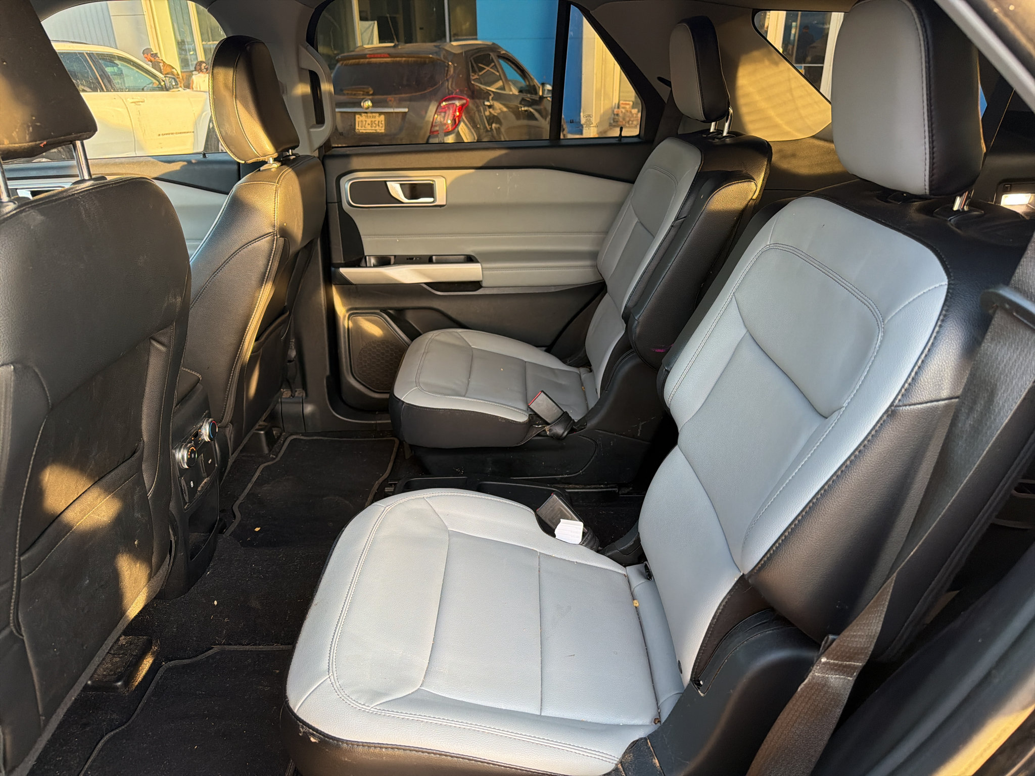 Used 2021 Ford Explorer XLT w/ Equipment Group 202A RWD image 6