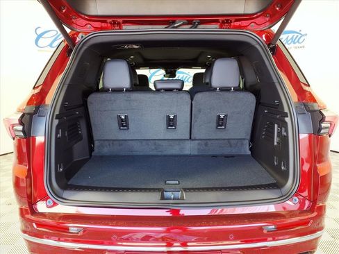 New 2026 Buick Enclave Avenir image 10