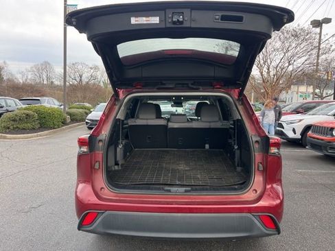 Used 2021 Toyota Highlander LE image 10