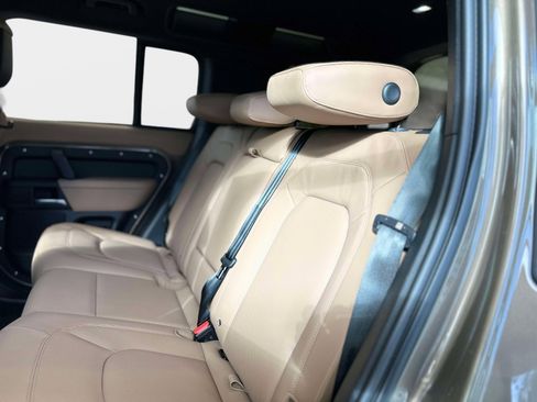 New 2026 Land Rover Defender 110 X-Dynamic SE image 10