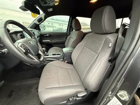 Used 2018 Toyota Tacoma TRD Off-Road image 15