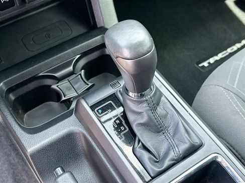 Used 2019 Toyota Tacoma TRD Sport w/ Technology Package RWD image 16