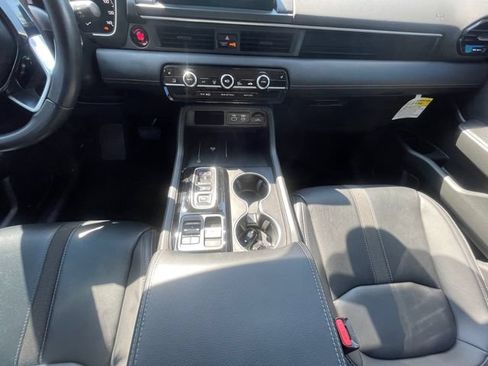 Used 2025 Honda Pilot Touring image 11