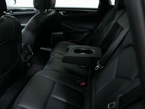 Used 2025 Porsche Macan image 33