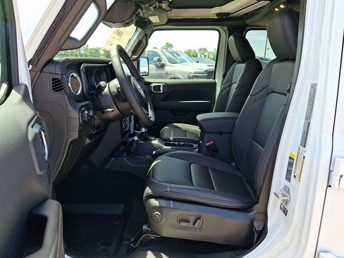 New 2026 Jeep Gladiator Sport AWD/4WD image 8