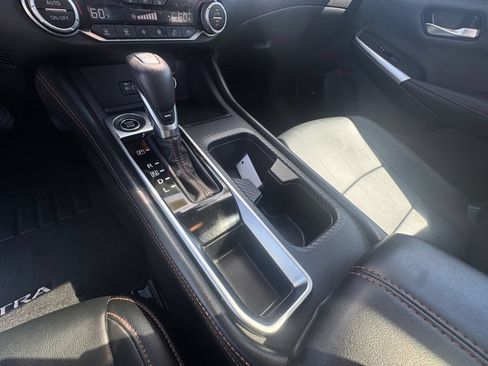 Used 2022 Nissan Sentra SR w/ SR Premium Package FWD image 18