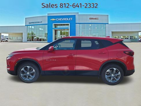 Used 2023 Chevrolet Blazer LT FWD image 4