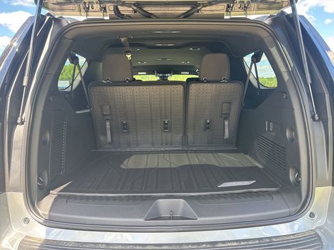 New 2026 Chevrolet Suburban LS AWD/4WD image 10