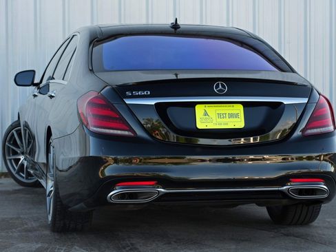 Used 2018 Mercedes-Benz S 560 Sedan w/ AMG Line Exterior image 5