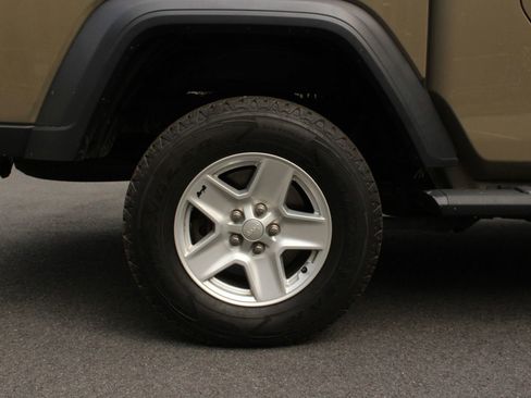 Used 2020 Jeep Gladiator Sport w/ Quick Order Package 24S AWD/4WD image 5