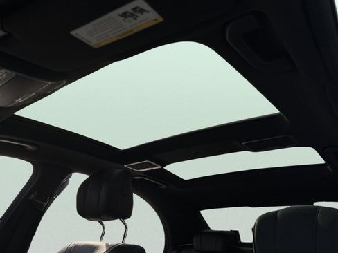 Used 2015 Mercedes-Benz S 550 Sedan w/ Premium 1 Package image 26