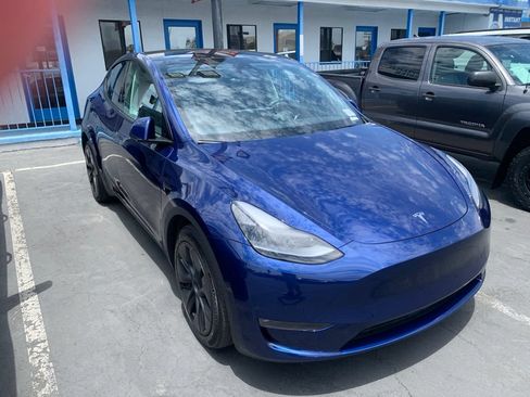 Used 2024 Tesla Model Y Long Range AWD/4WD image 4