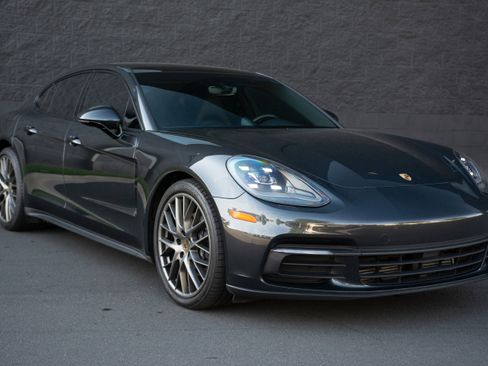 Certified 2017 Porsche Panamera image 8