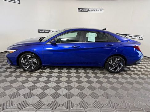 Used 2025 Hyundai Elantra SEL FWD image 3