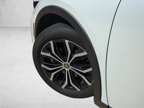 Certified 2026 Toyota Crown AWD/4WD image 10