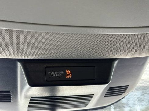 Used 2022 Nissan Rogue S FWD image 23