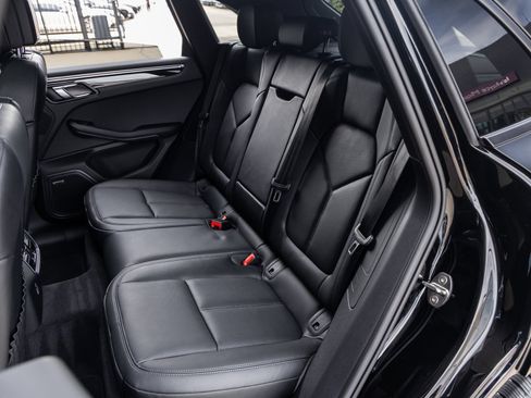 Certified 2026 Porsche Macan AWD/4WD image 35