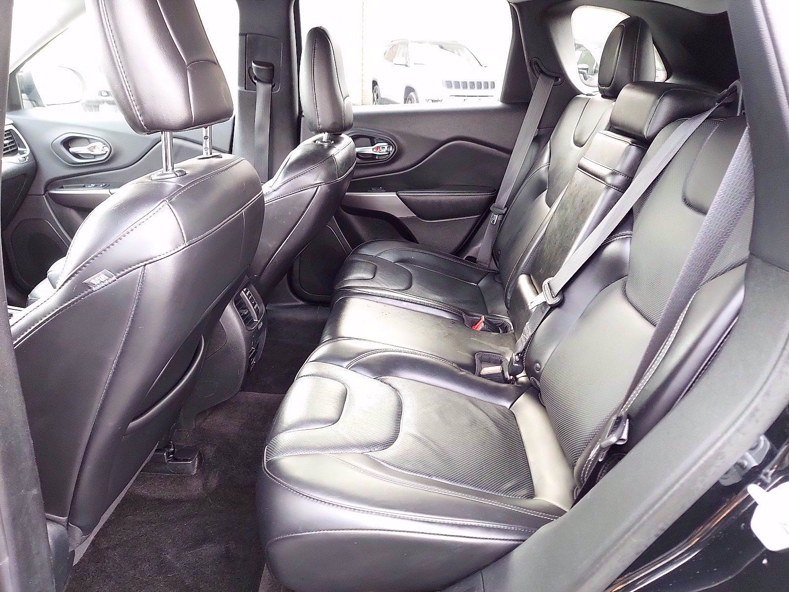Used 2019 Jeep Cherokee Limited AWD/4WD image 11