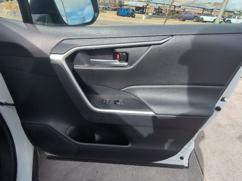 Used 2025 Toyota RAV4 XLE image 31
