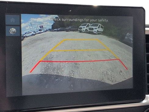 Used 2025 Hyundai Venue SEL FWD image 17