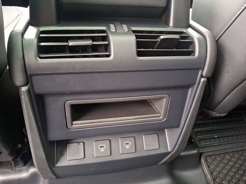 Used 2025 Land Rover Defender 110 S image 11