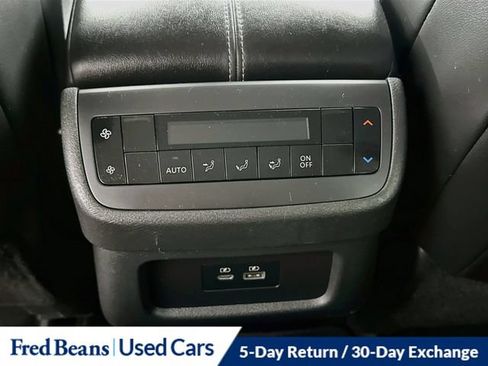 Used 2022 Nissan Pathfinder SL AWD/4WD image 32